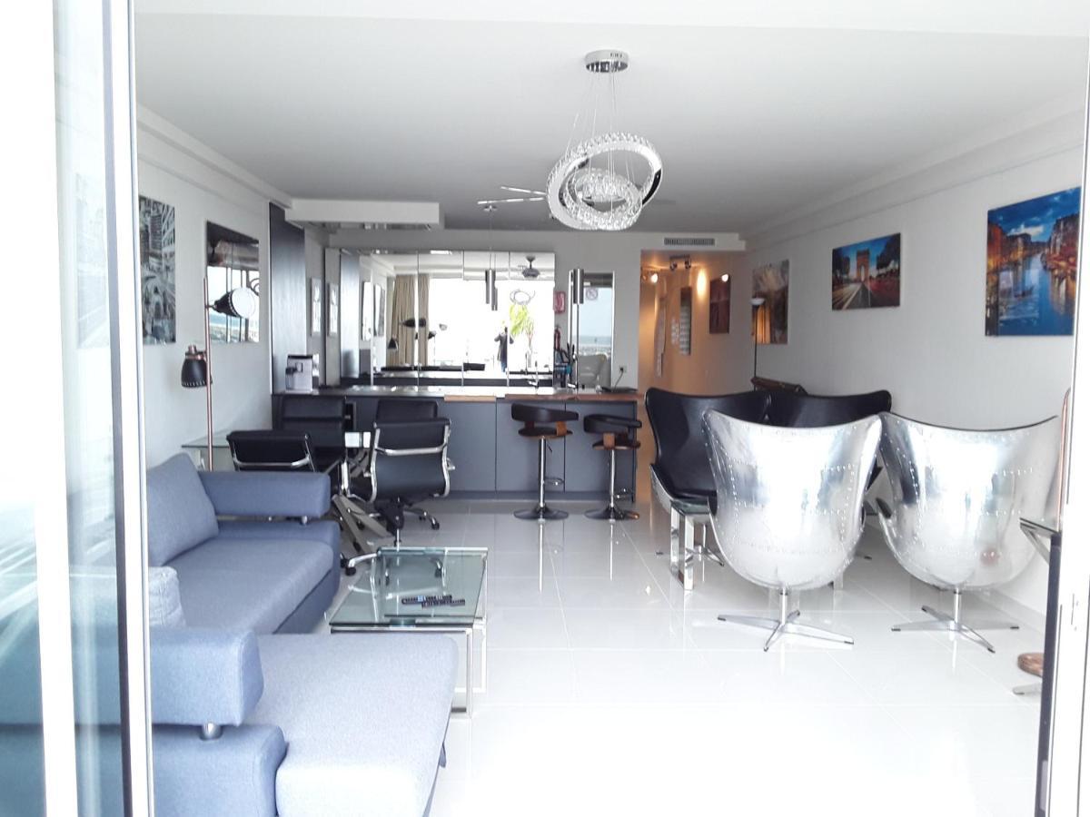 136 A First Line Sleeps 6 Appartement *