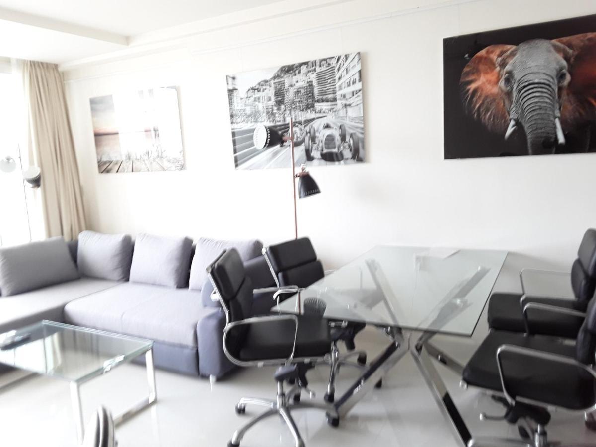 136 A First Line Sleeps 6 Appartement